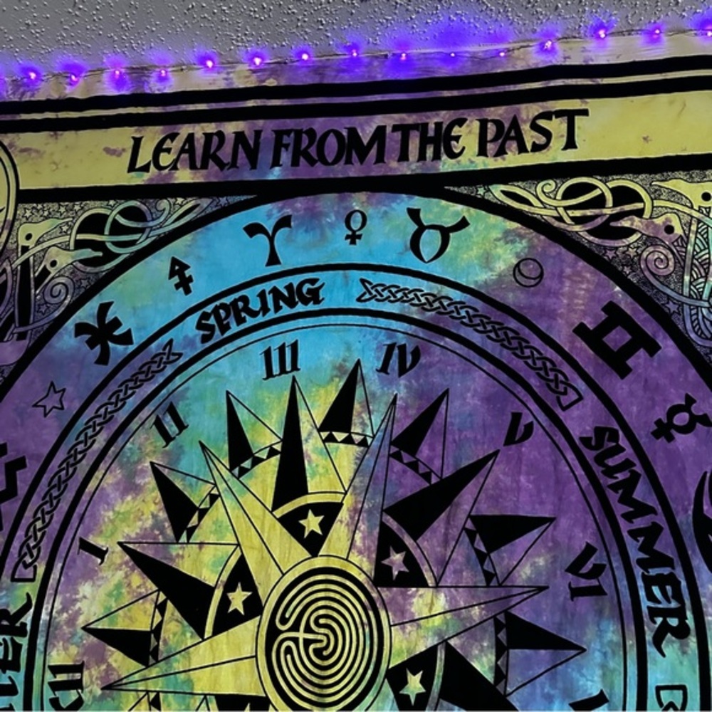 🌞Wall tapestry. Top to Earthbound Trading Co. From India. LIGHT STRIP INCLUDED!!